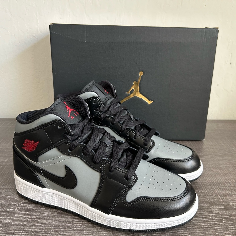 NIke Jordan 1 Mid